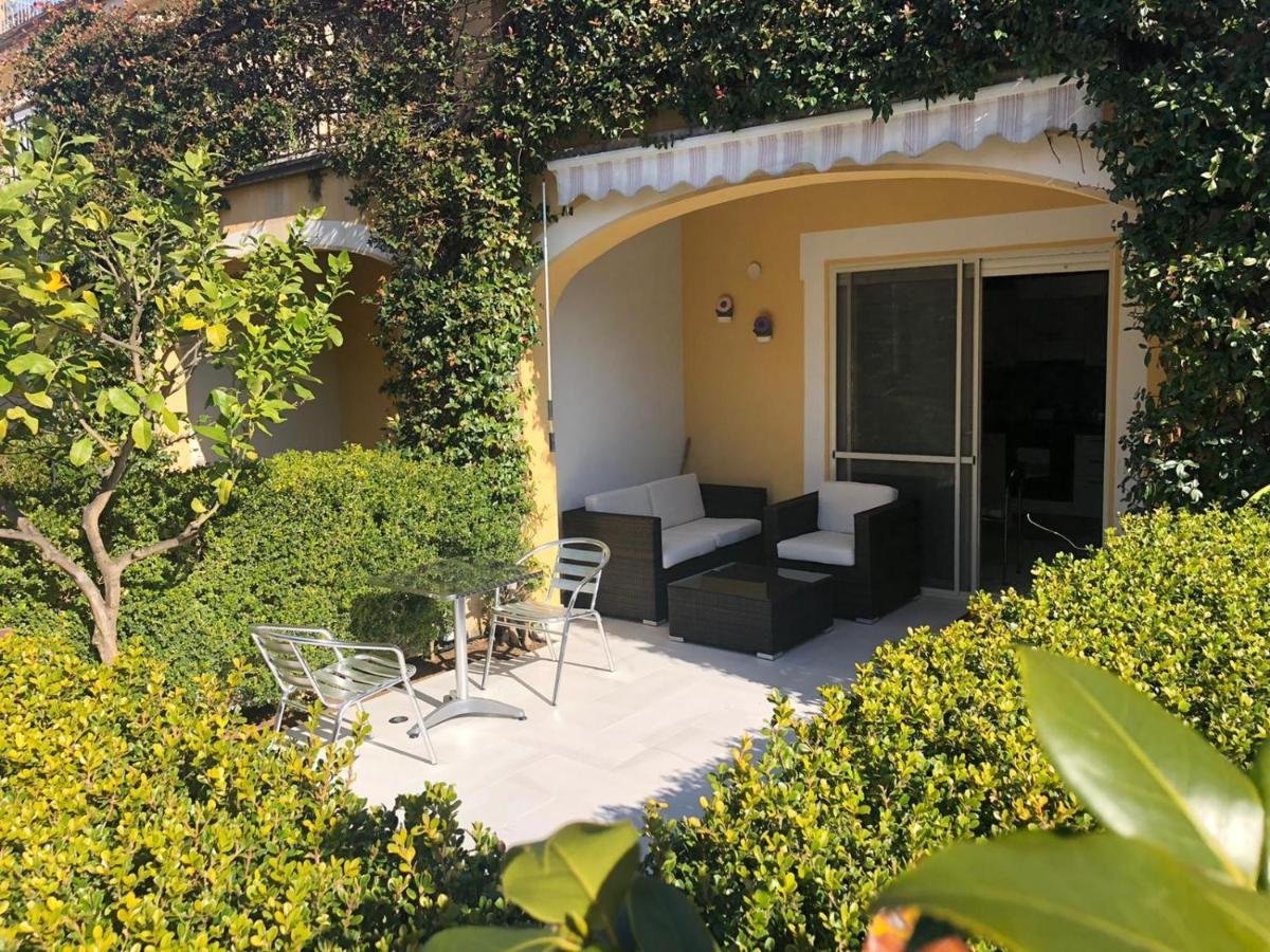 Pizzo Beach Club. One Bedroom Apt 13G Exterior photo